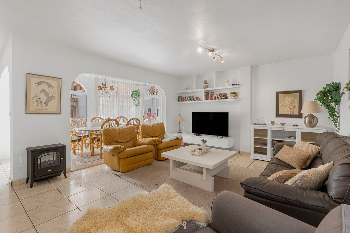For sale - 4 Bedroom 2 Bathroom Apartment - Duplex in Torrevieja - Torrevieja Centro  - Alicante