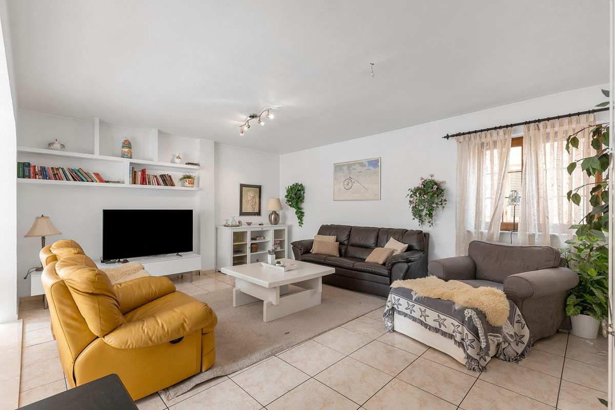 For sale - 4 Bedroom 2 Bathroom Apartment - Duplex in Torrevieja - Torrevieja Centro  - Alicante