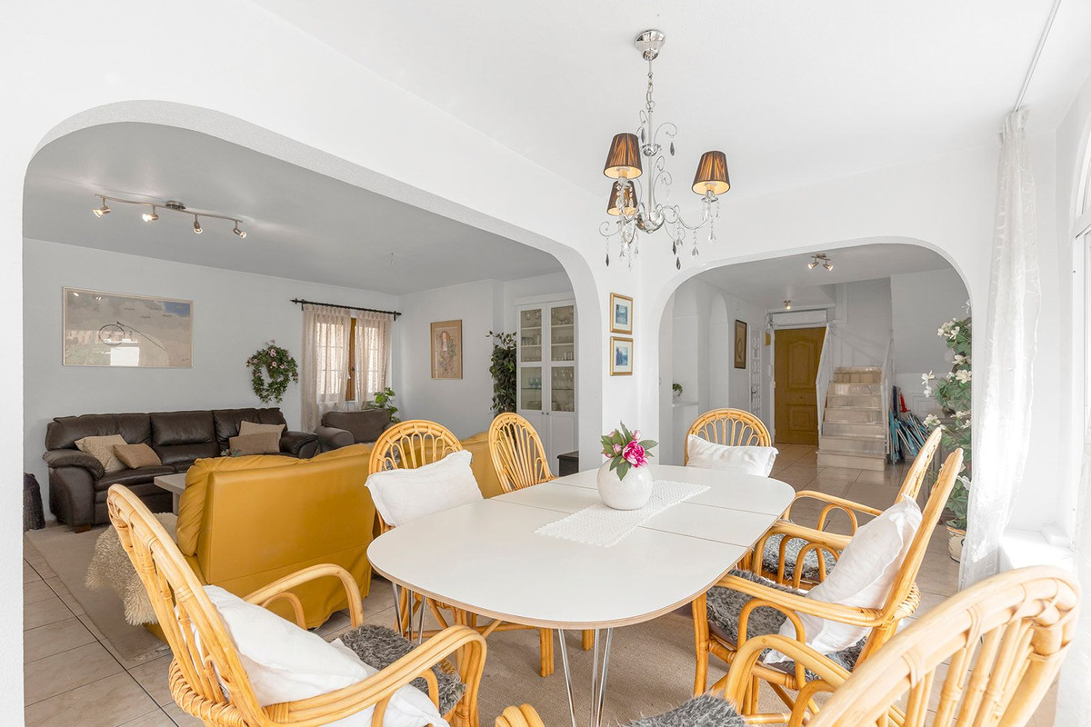 For sale - 4 Bedroom 2 Bathroom Apartment - Duplex in Torrevieja - Torrevieja Centro  - Alicante