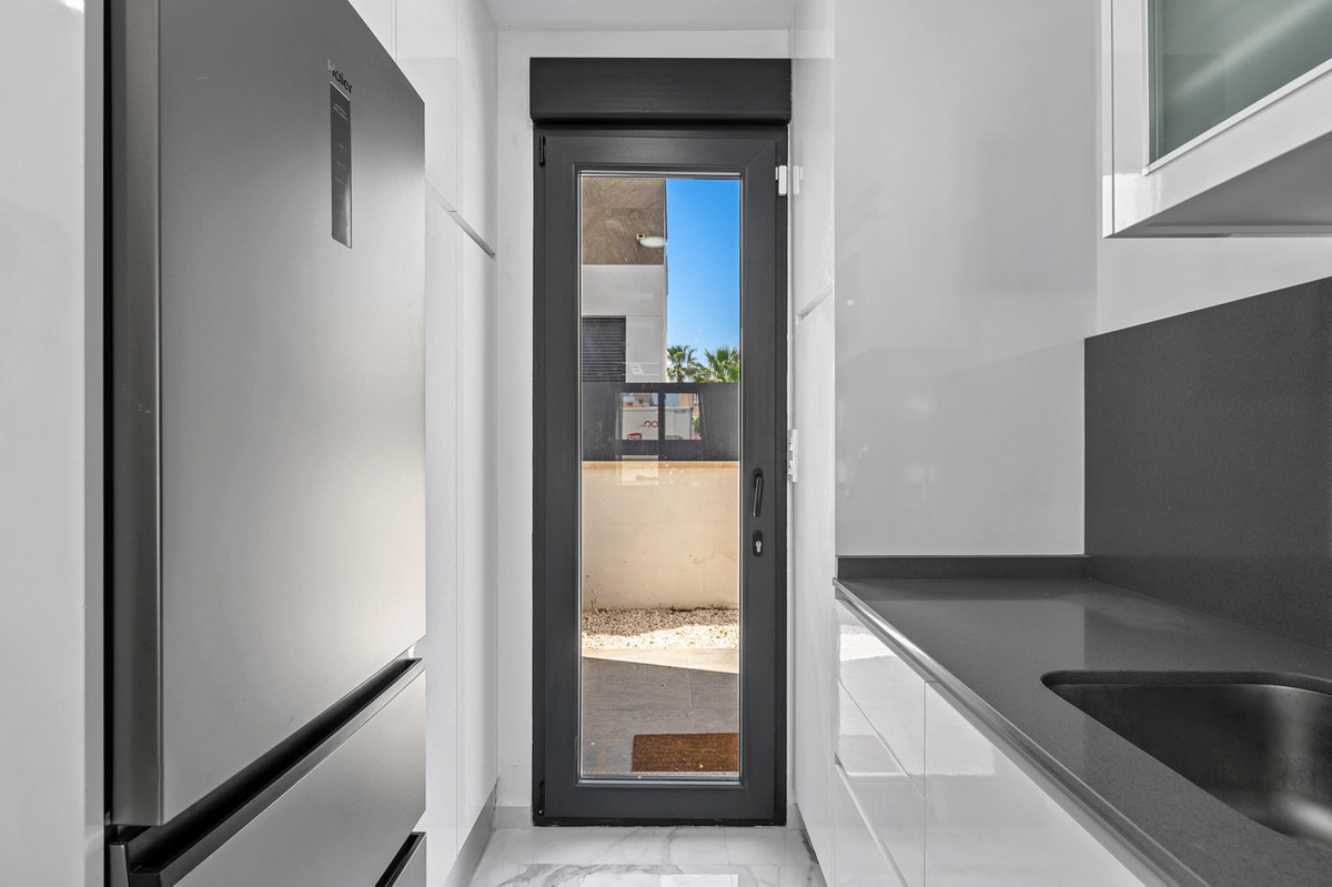 For sale - 3 Bedroom 3 Bathroom House - Detached Villa in Torrevieja - Torrevieja Centro  - Alicante
