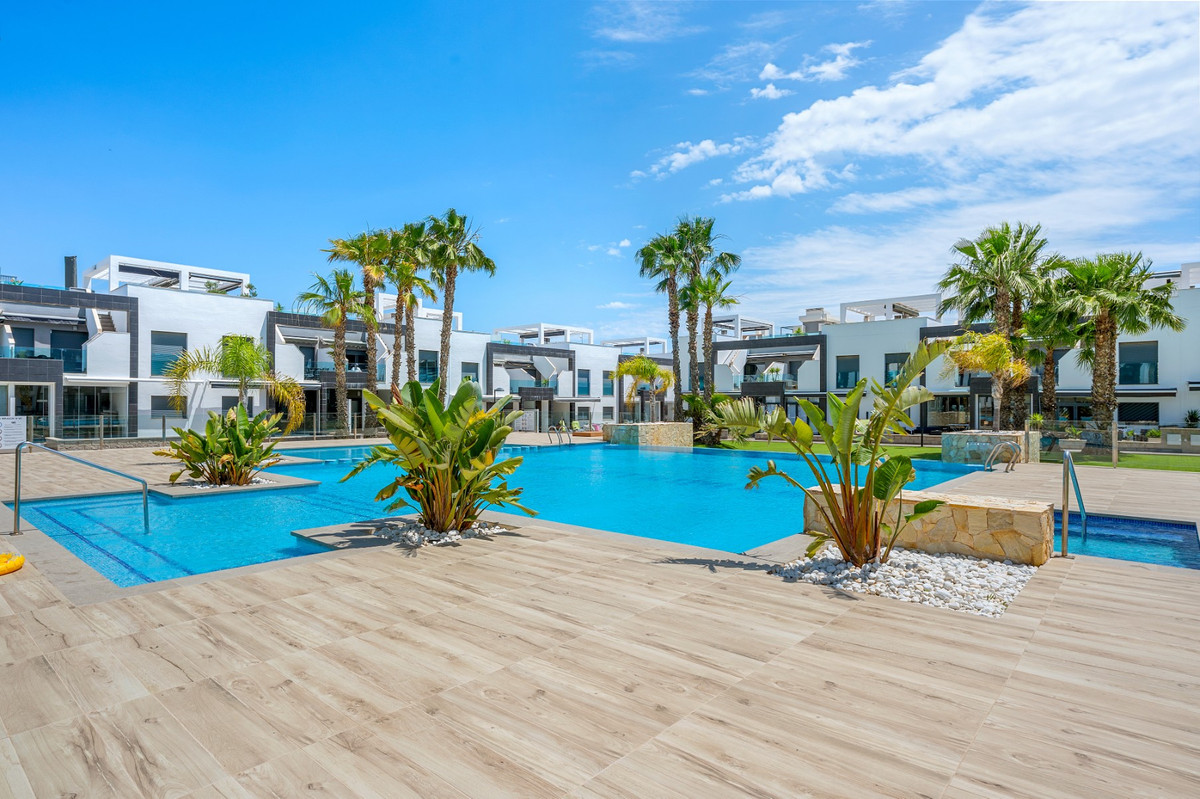 For sale - 2 Bedroom 2 Bathroom Apartment - Ground Floor Apartment in Orihuela - La Zenia  - Alicante