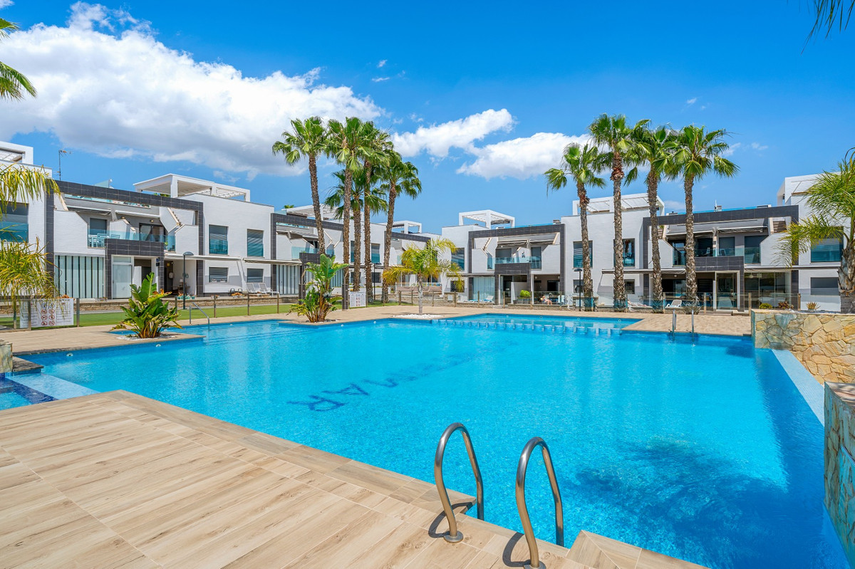 For sale - 2 Bedroom 2 Bathroom Apartment - Ground Floor Apartment in Orihuela - La Zenia  - Alicante