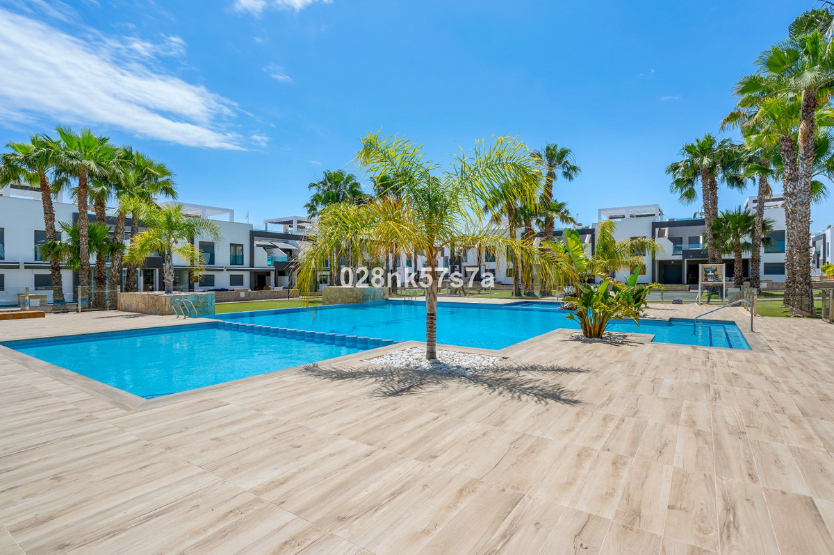 For sale - 2 Bedroom 2 Bathroom Apartment - Ground Floor Apartment in Orihuela - La Zenia  - Alicante