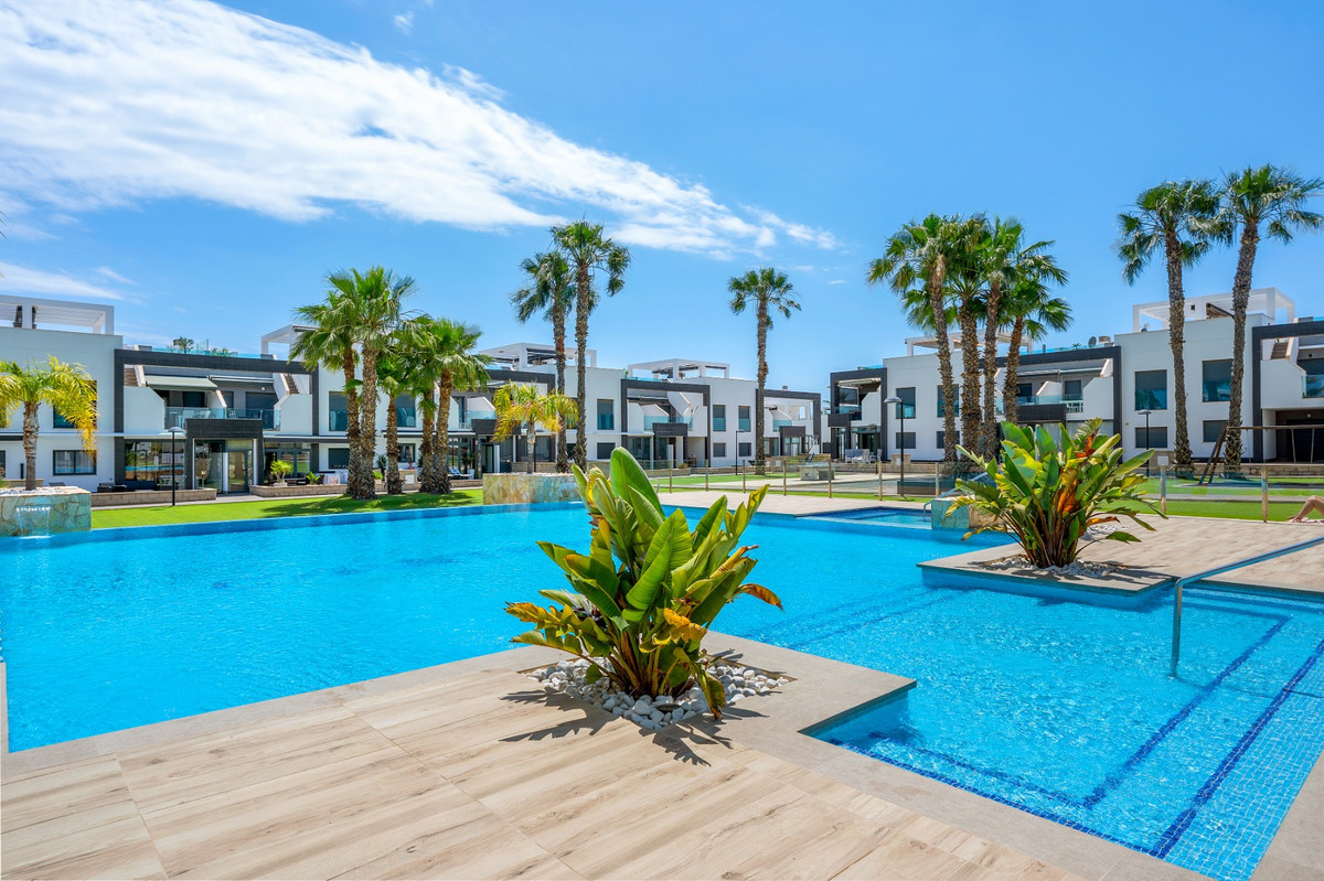 For sale - 2 Bedroom 2 Bathroom Apartment - Top Floor Apartment in Orihuela - La Zenia  - Alicante