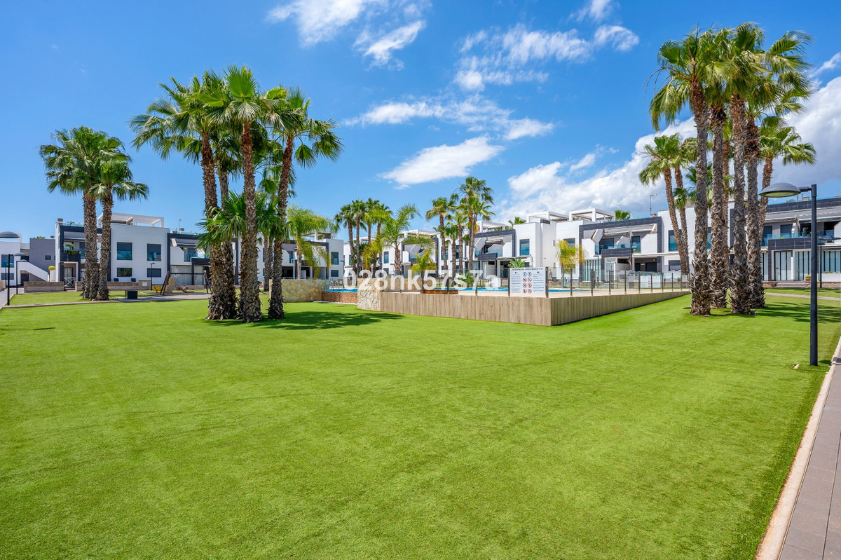 For sale - 2 Bedroom 2 Bathroom Apartment - Ground Floor Apartment in Orihuela - La Zenia  - Alicante