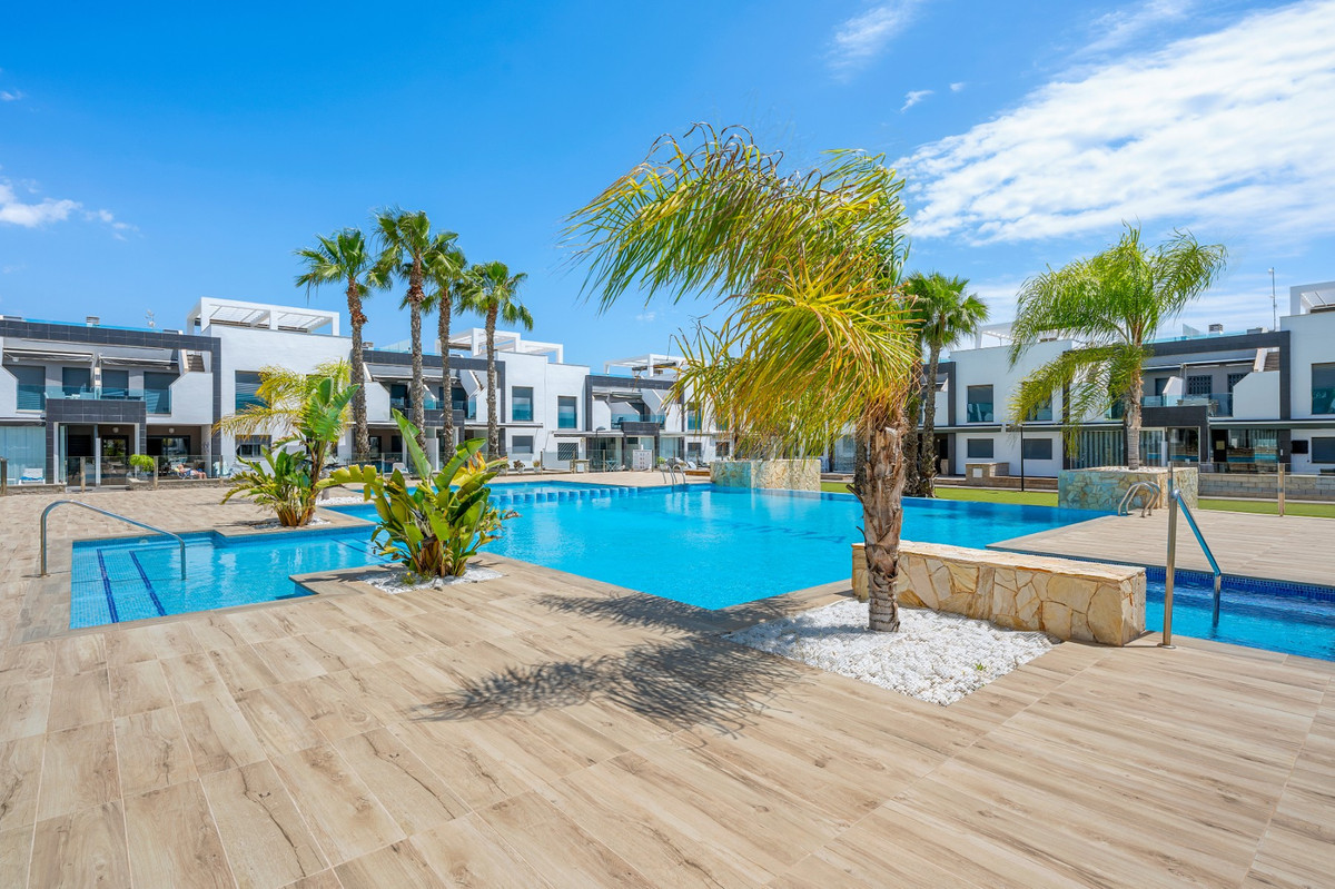 For sale - 2 Bedroom 2 Bathroom Apartment - Ground Floor Apartment in Orihuela - La Zenia  - Alicante