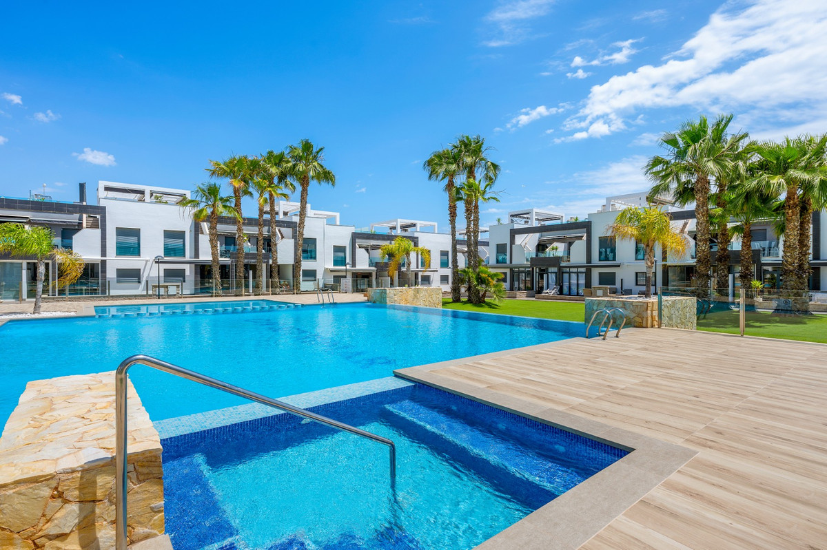 For sale - 2 Bedroom 2 Bathroom Apartment - Ground Floor Apartment in Orihuela - La Zenia  - Alicante