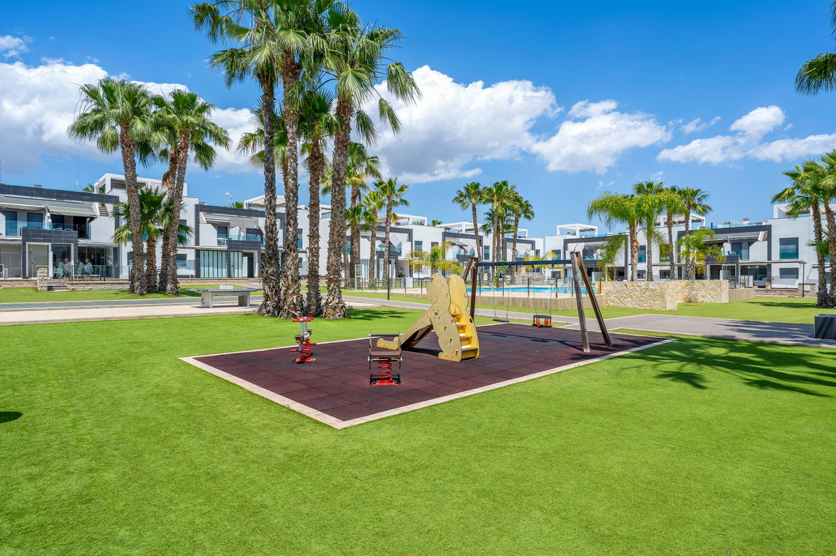 For sale - 2 Bedroom 2 Bathroom Apartment - Ground Floor Apartment in Orihuela - La Zenia  - Alicante