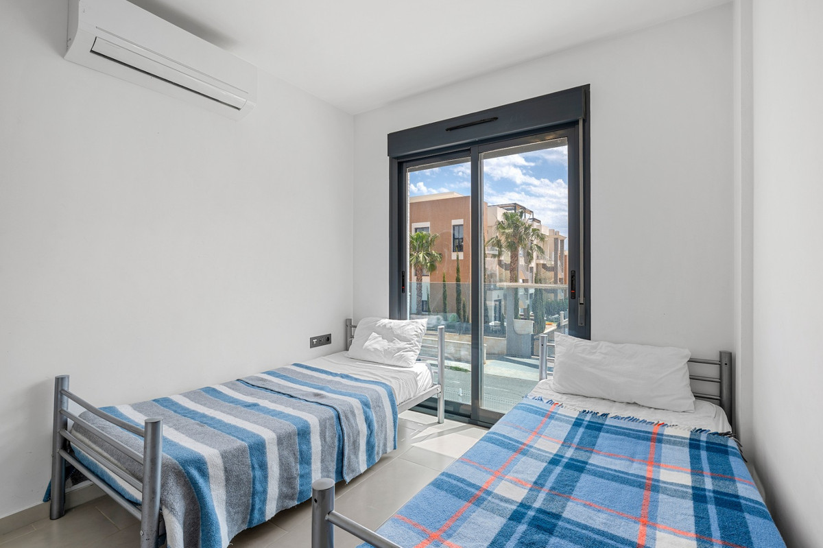 For sale - 2 Bedroom 2 Bathroom Apartment - Ground Floor Apartment in Orihuela - La Zenia  - Alicante