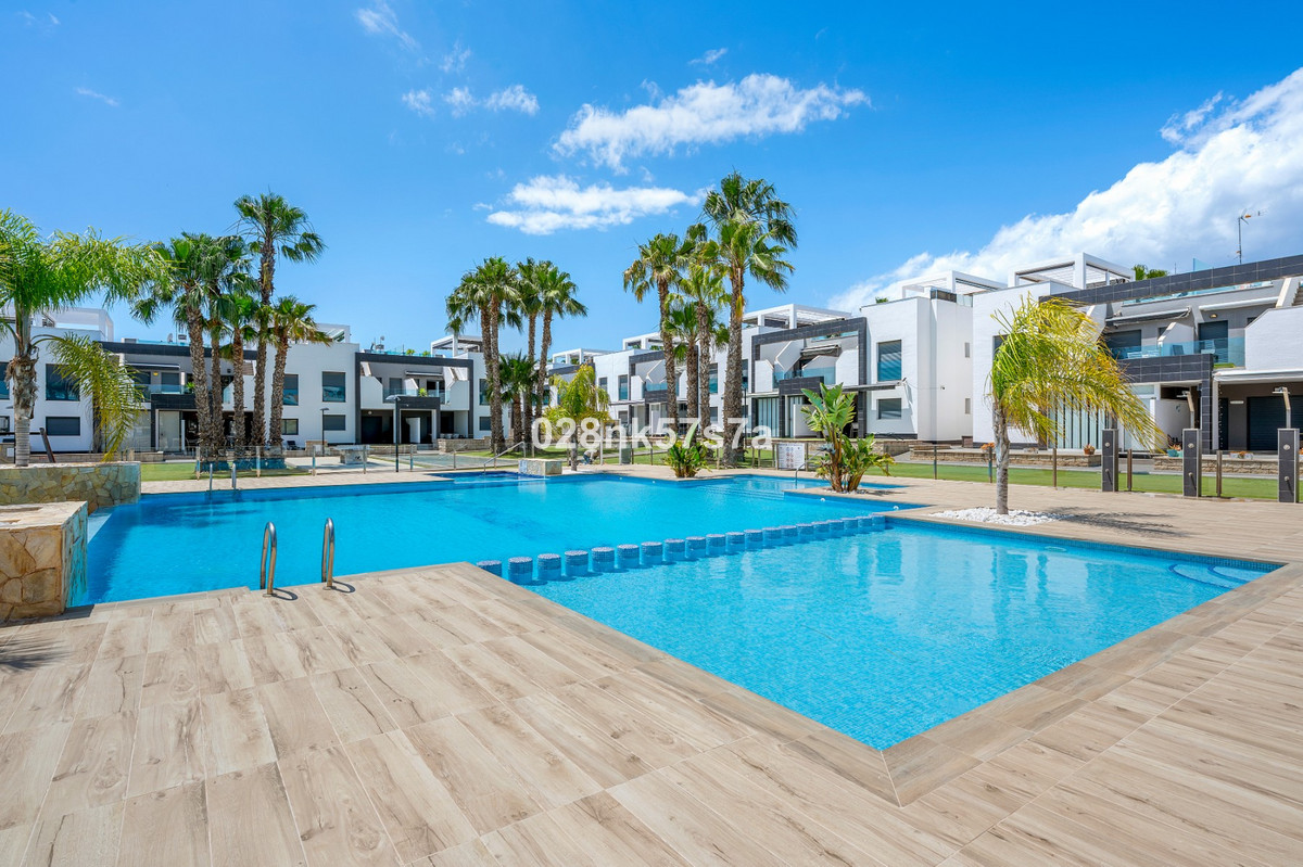 For sale - 2 Bedroom 2 Bathroom Apartment - Ground Floor Apartment in Orihuela - La Zenia  - Alicante