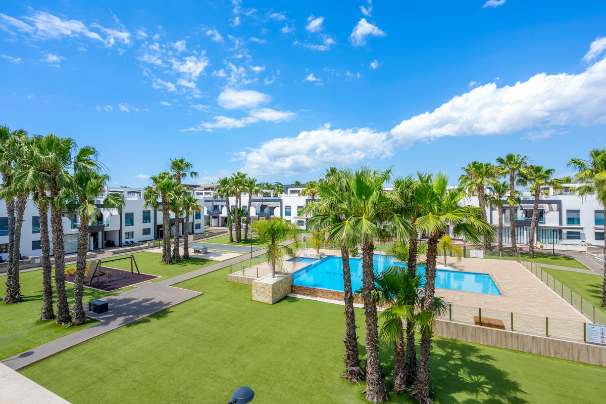 For sale - 2 Bedroom 2 Bathroom Apartment - Ground Floor Apartment in Orihuela - La Zenia  - Alicante