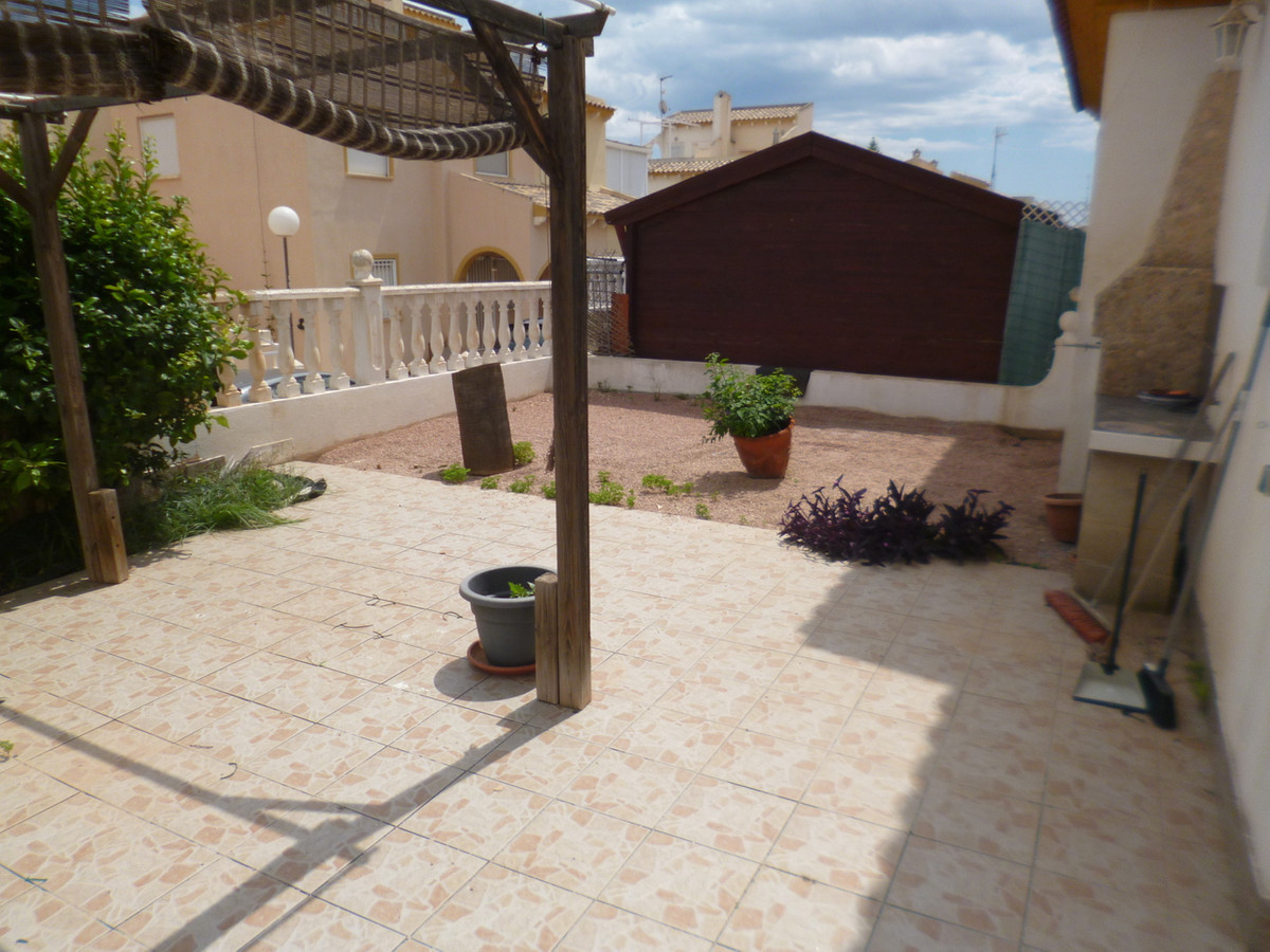 For sale - 3 Bedroom 2 Bathroom House - Semi-Detached House in Orihuela - Playa Flamenca  - Alicante