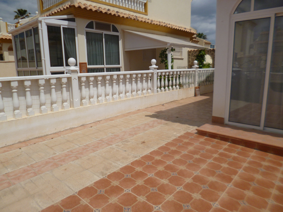 For sale - 3 Bedroom 2 Bathroom House - Semi-Detached House in Orihuela - Playa Flamenca  - Alicante