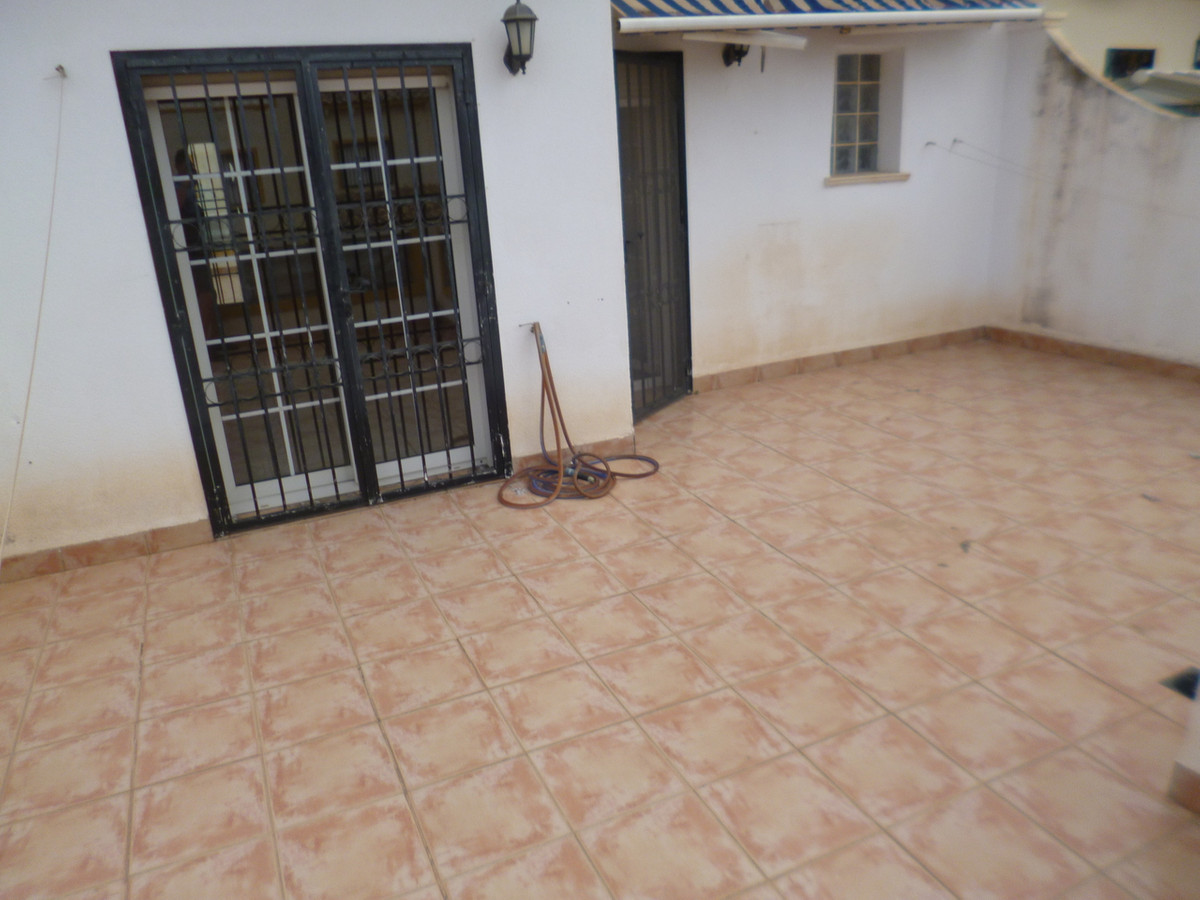 For sale - 3 Bedroom 2 Bathroom House - Semi-Detached House in Orihuela - Playa Flamenca  - Alicante