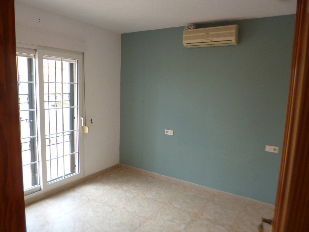 For sale - 3 Bedroom 2 Bathroom House - Semi-Detached House in Orihuela - Playa Flamenca  - Alicante