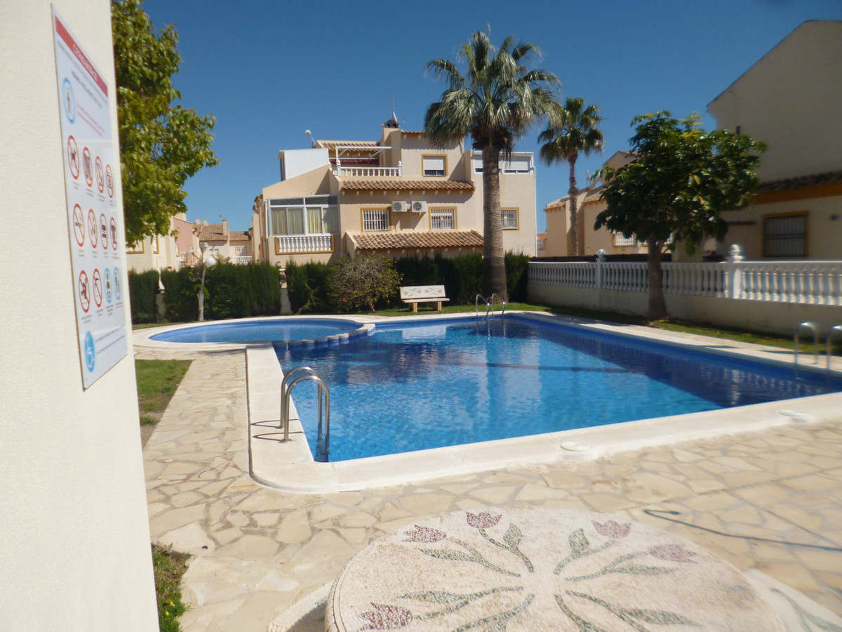 For sale - 3 Bedroom 2 Bathroom House - Semi-Detached House in Orihuela - Playa Flamenca  - Alicante
