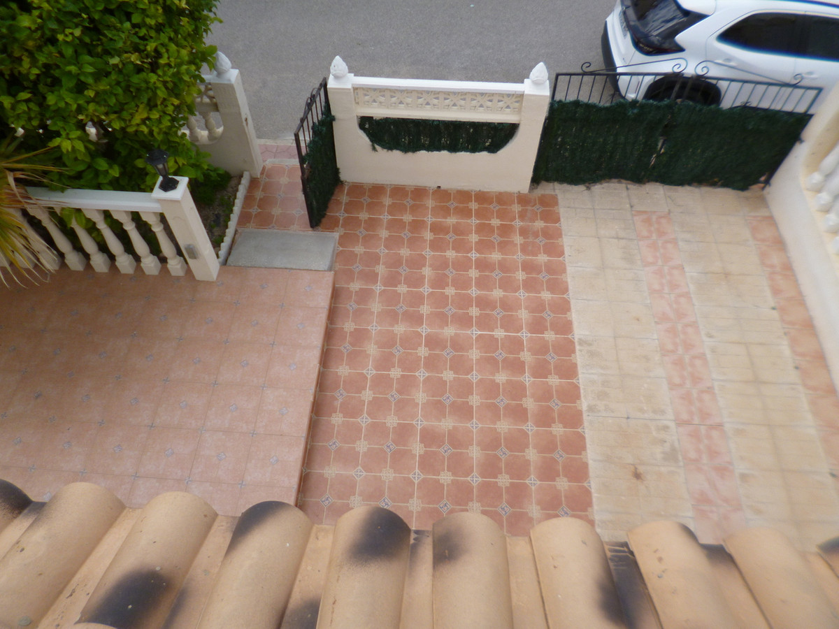 For sale - 3 Bedroom 2 Bathroom House - Semi-Detached House in Orihuela - Playa Flamenca  - Alicante
