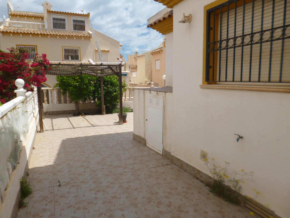 For sale - 3 Bedroom 2 Bathroom House - Semi-Detached House in Orihuela - Playa Flamenca  - Alicante
