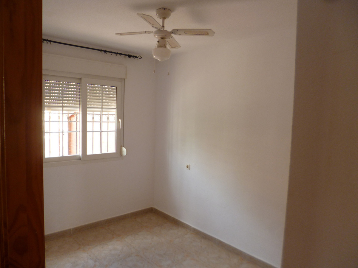 For sale - 3 Bedroom 2 Bathroom House - Semi-Detached House in Orihuela - Playa Flamenca  - Alicante