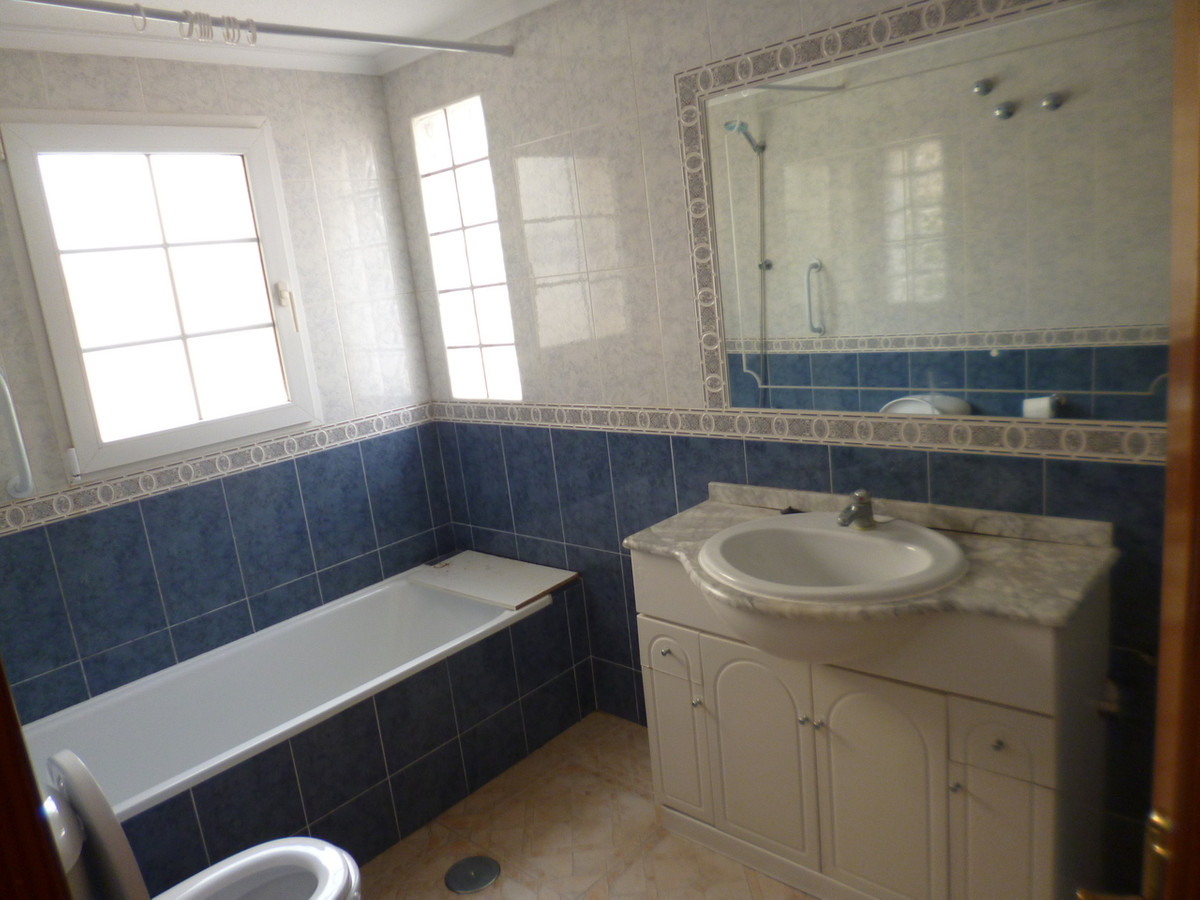 For sale - 3 Bedroom 2 Bathroom House - Semi-Detached House in Orihuela - Playa Flamenca  - Alicante