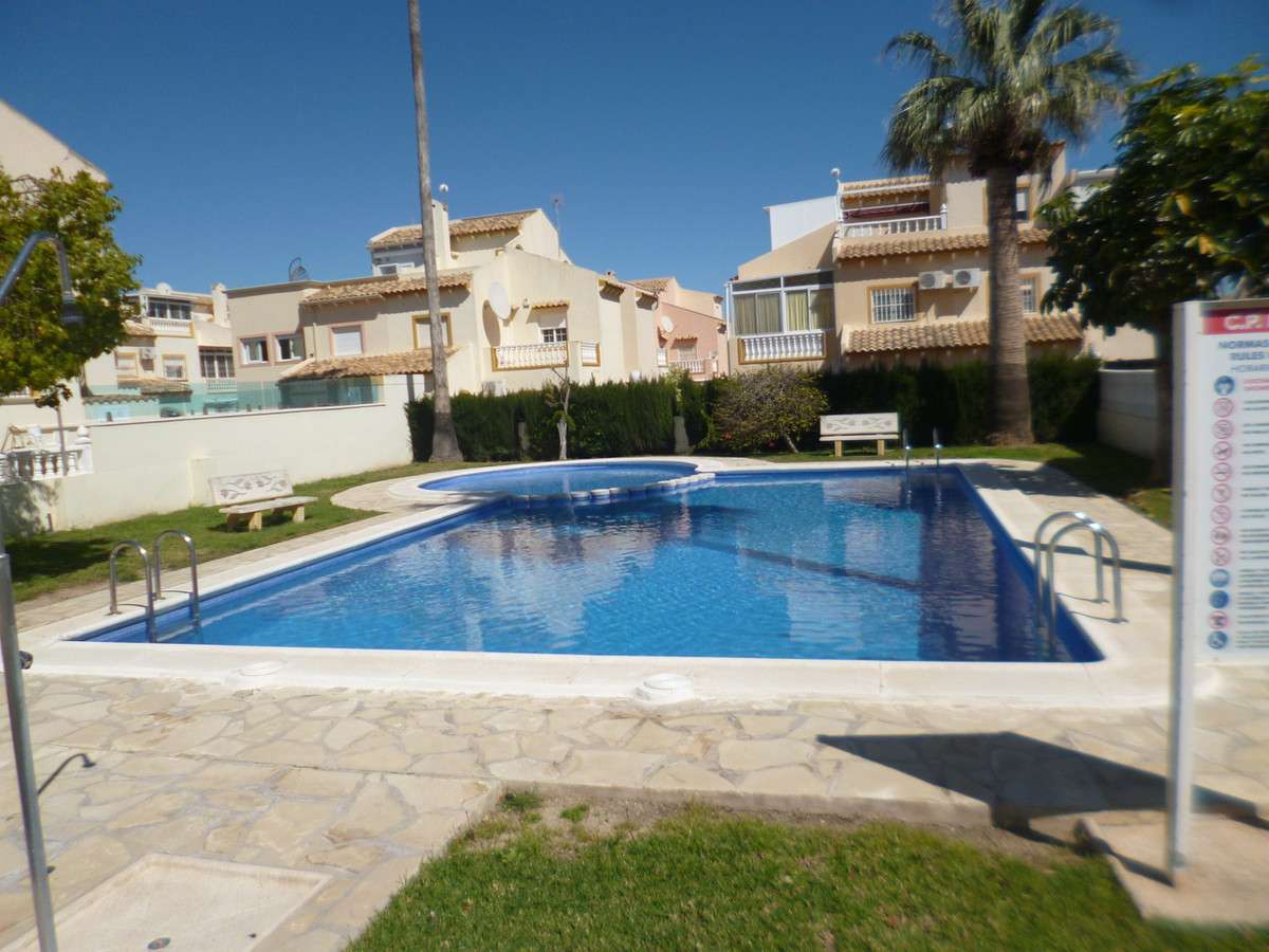 For sale - 3 Bedroom 2 Bathroom House - Semi-Detached House in Orihuela - Playa Flamenca  - Alicante