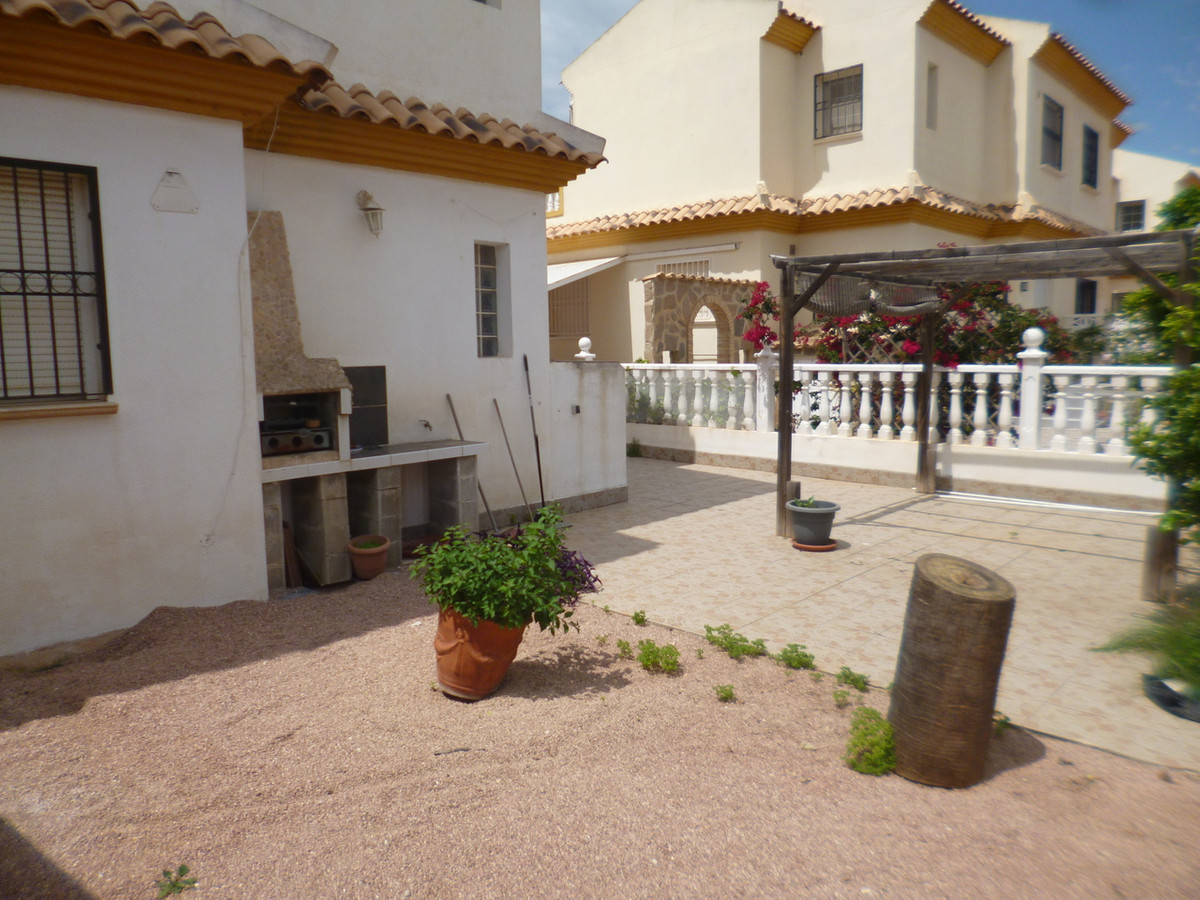 For sale - 3 Bedroom 2 Bathroom House - Semi-Detached House in Orihuela - Playa Flamenca  - Alicante