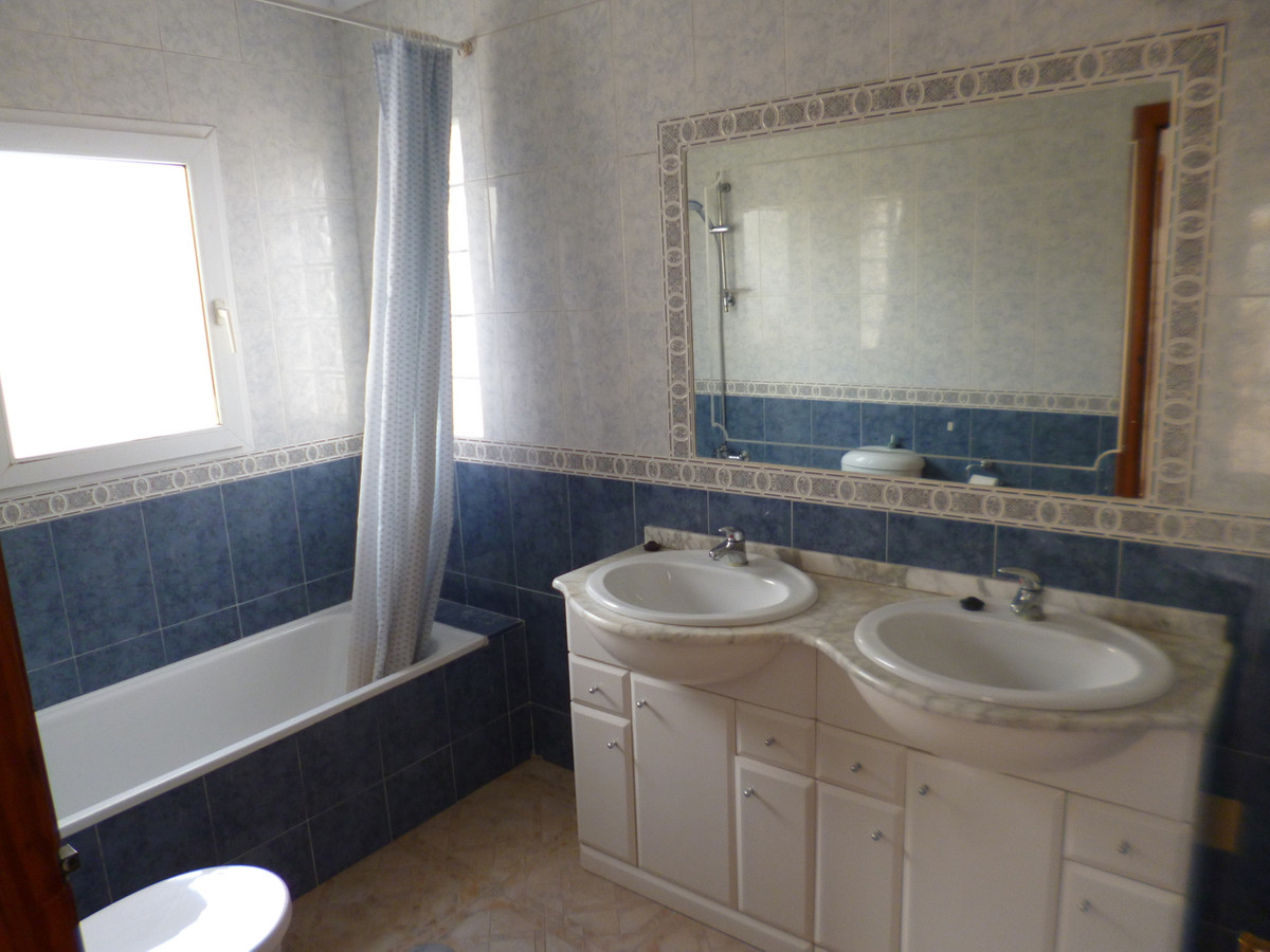 For sale - 3 Bedroom 2 Bathroom House - Semi-Detached House in Orihuela - Playa Flamenca  - Alicante