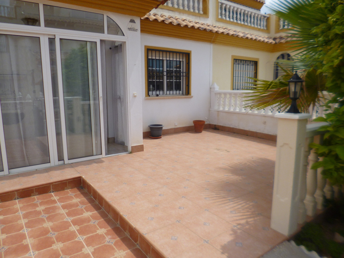 For sale - 3 Bedroom 2 Bathroom House - Semi-Detached House in Orihuela - Playa Flamenca  - Alicante