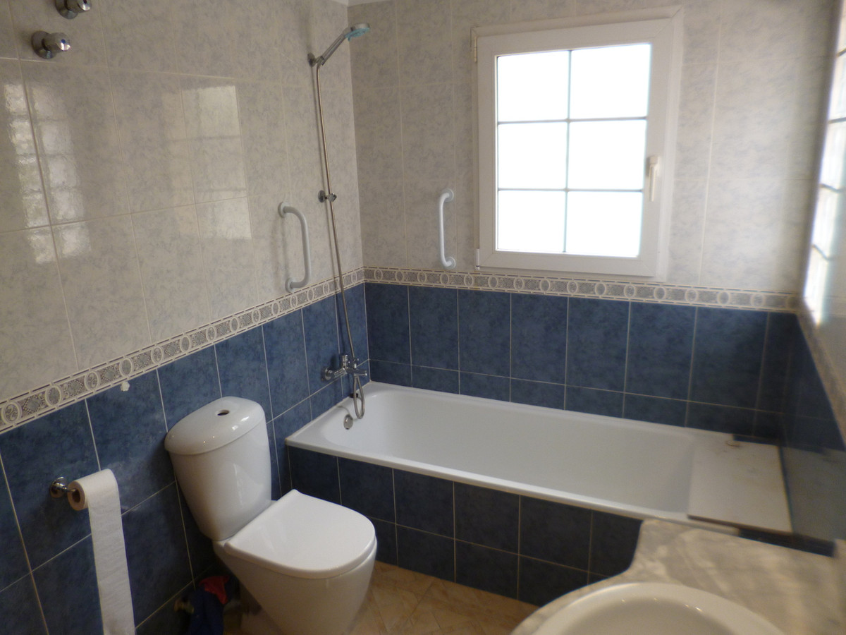 For sale - 3 Bedroom 2 Bathroom House - Semi-Detached House in Orihuela - Playa Flamenca  - Alicante