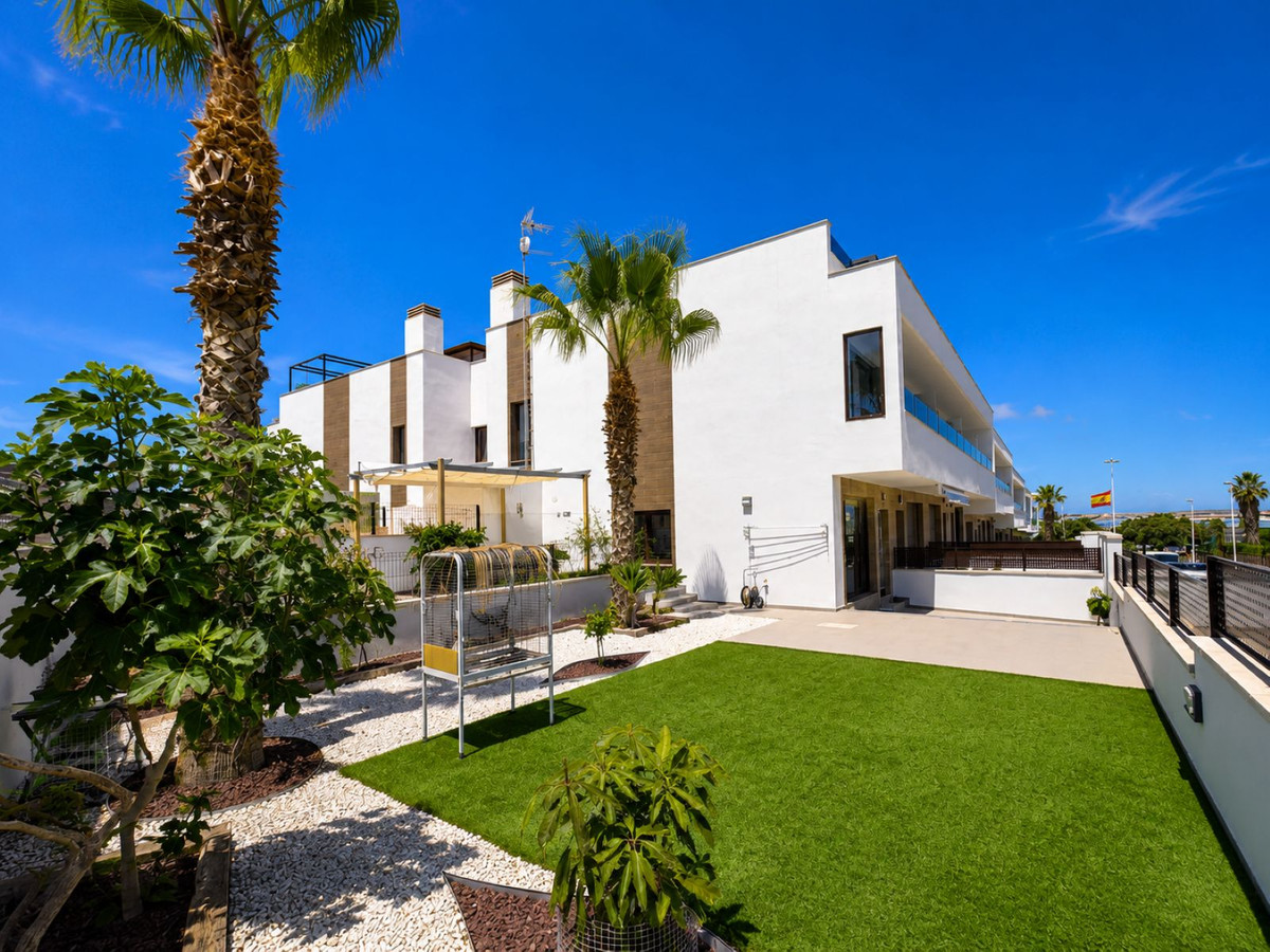 For sale - 3 Bedroom 3 Bathroom House - Townhouse in Orihuela - Los Balcones  - Alicante