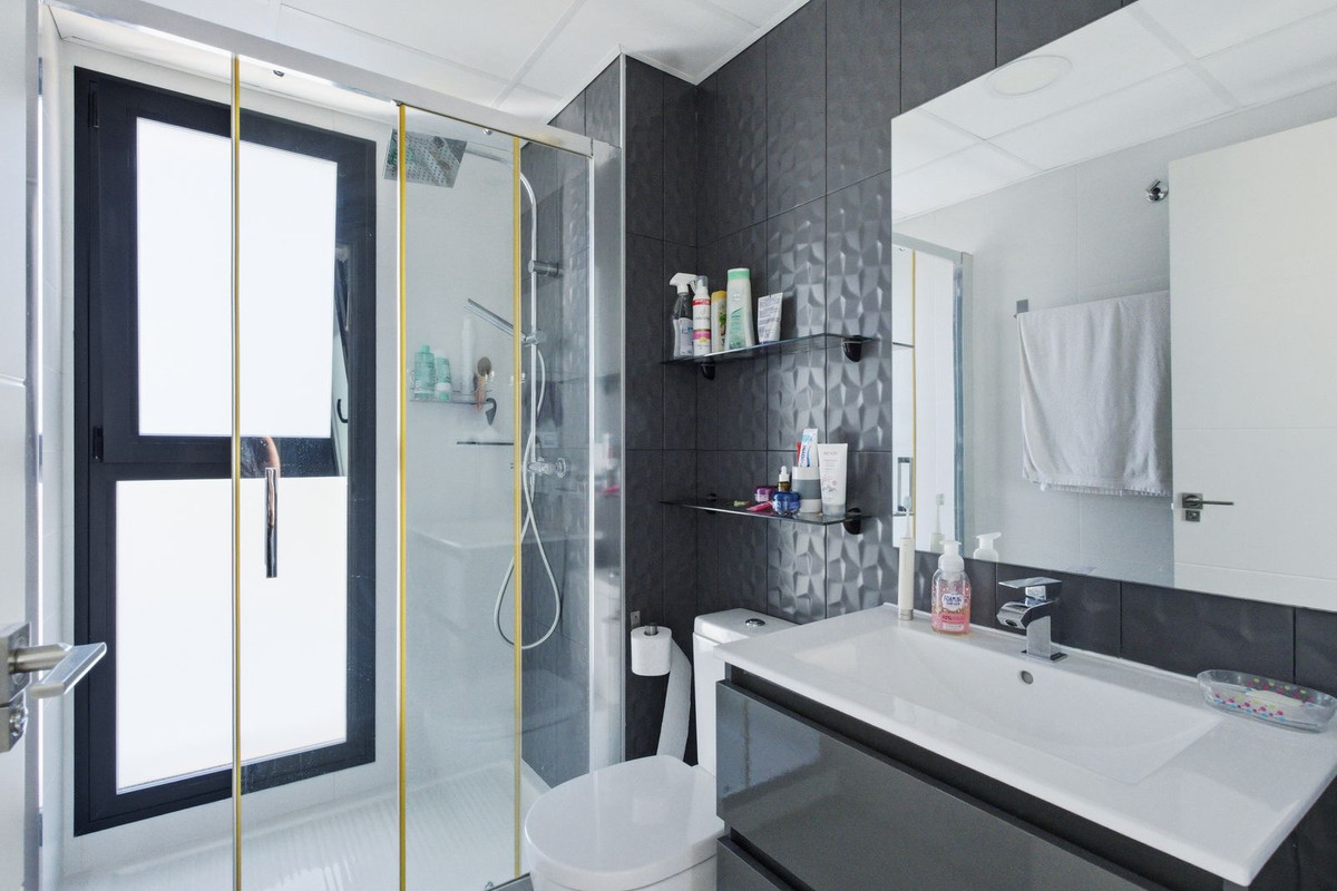 For sale - 3 Bedroom 2 Bathroom Detached Villa in Punta Prima  - Punta Prima  - Alicante