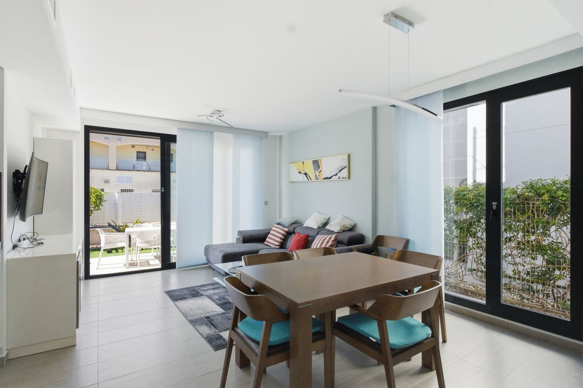 For sale - 3 Bedroom 2 Bathroom Detached Villa in Punta Prima  - Punta Prima  - Alicante