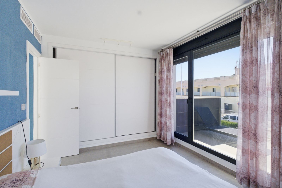 For sale - 3 Bedroom 2 Bathroom Detached Villa in Punta Prima  - Punta Prima  - Alicante