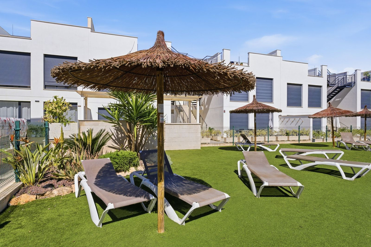 For sale - 3 Bedroom 2 Bathroom Detached Villa in Punta Prima  - Punta Prima  - Alicante
