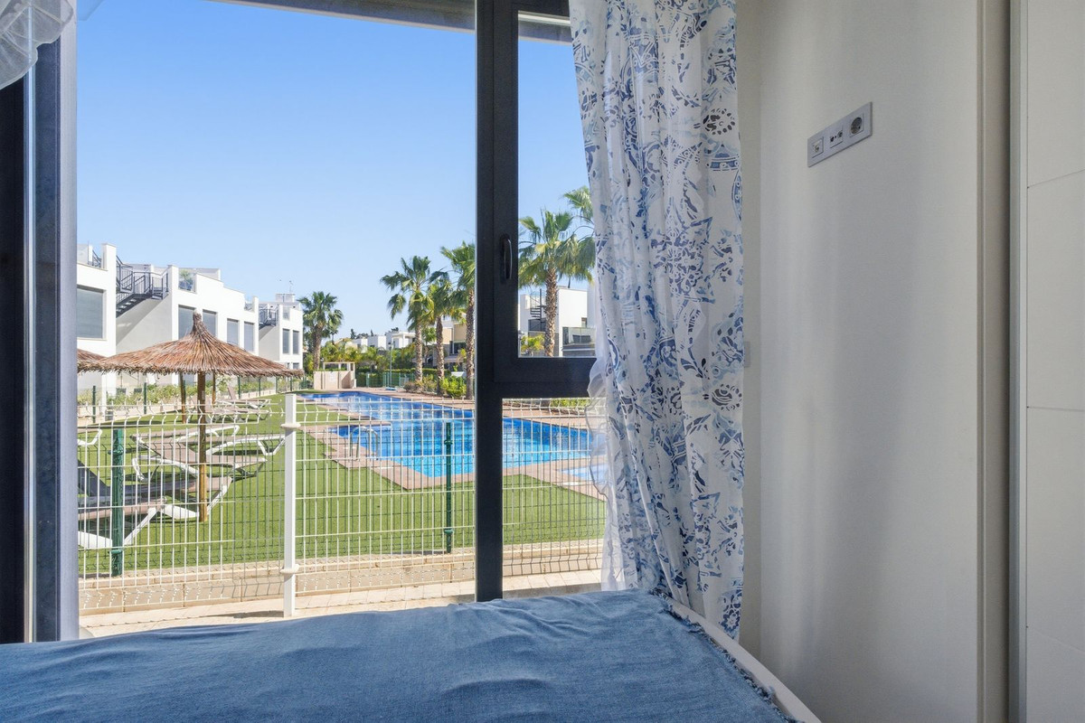 For sale - 3 Bedroom 2 Bathroom Detached Villa in Punta Prima  - Punta Prima  - Alicante