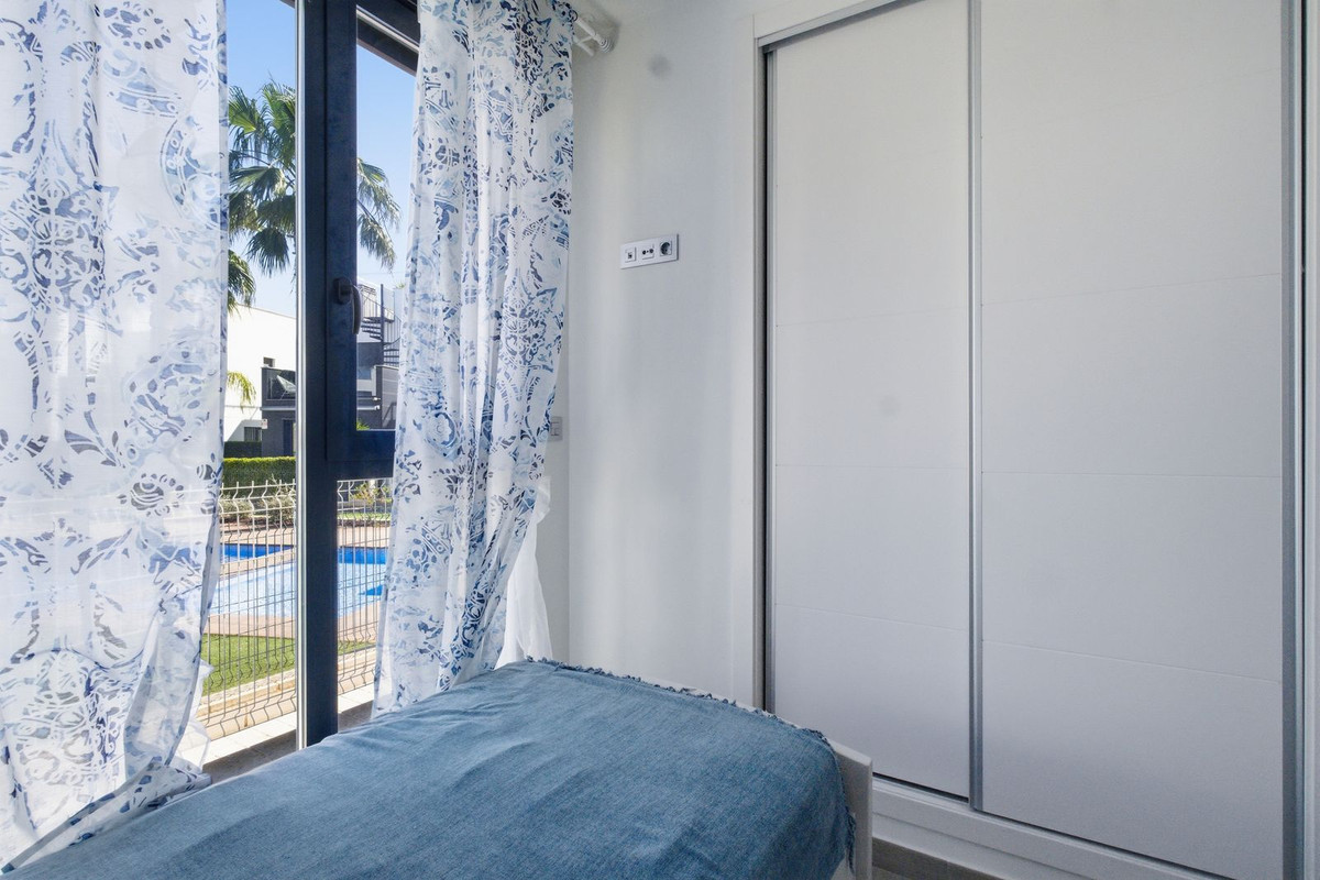 For sale - 3 Bedroom 2 Bathroom Detached Villa in Punta Prima  - Punta Prima  - Alicante