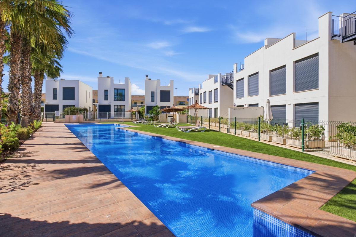 For sale - 3 Bedroom 2 Bathroom Detached Villa in Punta Prima  - Punta Prima  - Alicante