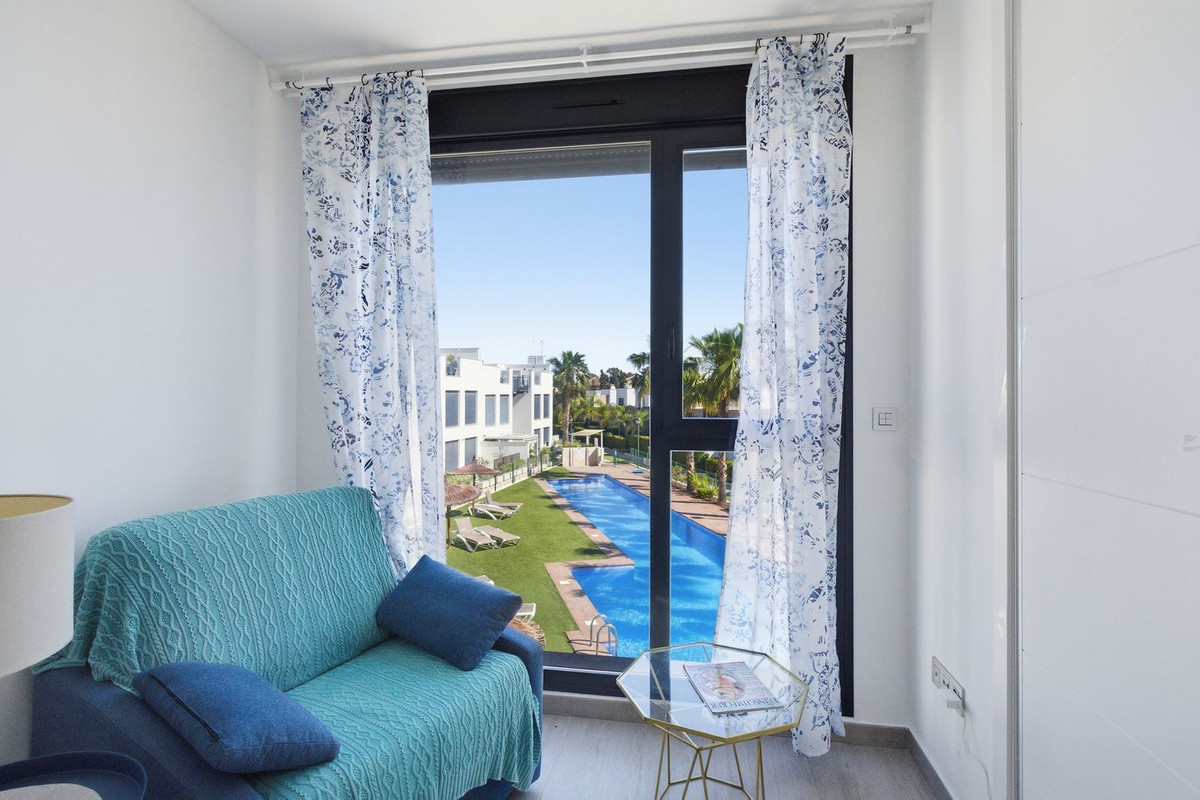 For sale - 3 Bedroom 2 Bathroom Detached Villa in Punta Prima  - Punta Prima  - Alicante