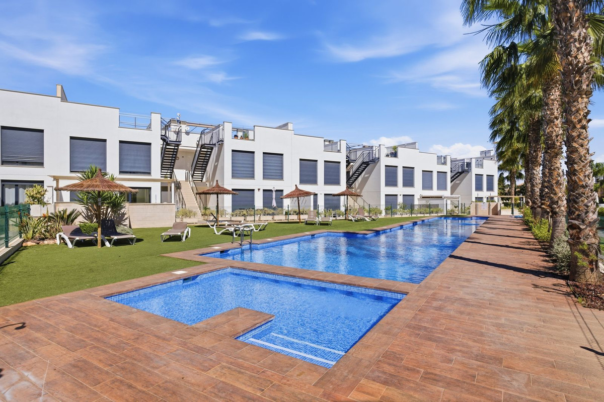 For sale - 3 Bedroom 2 Bathroom Detached Villa in Punta Prima  - Punta Prima  - Alicante