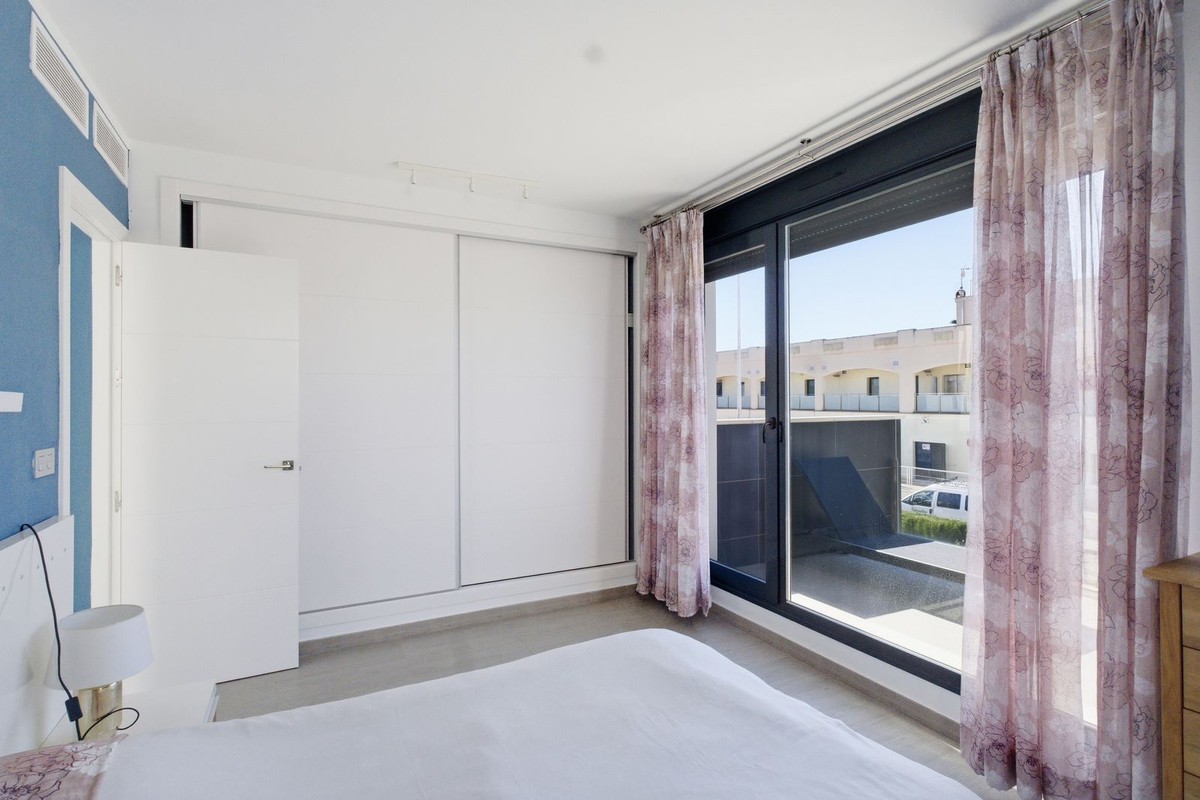 For sale - 3 Bedroom 2 Bathroom Detached Villa in Punta Prima  - Punta Prima  - Alicante