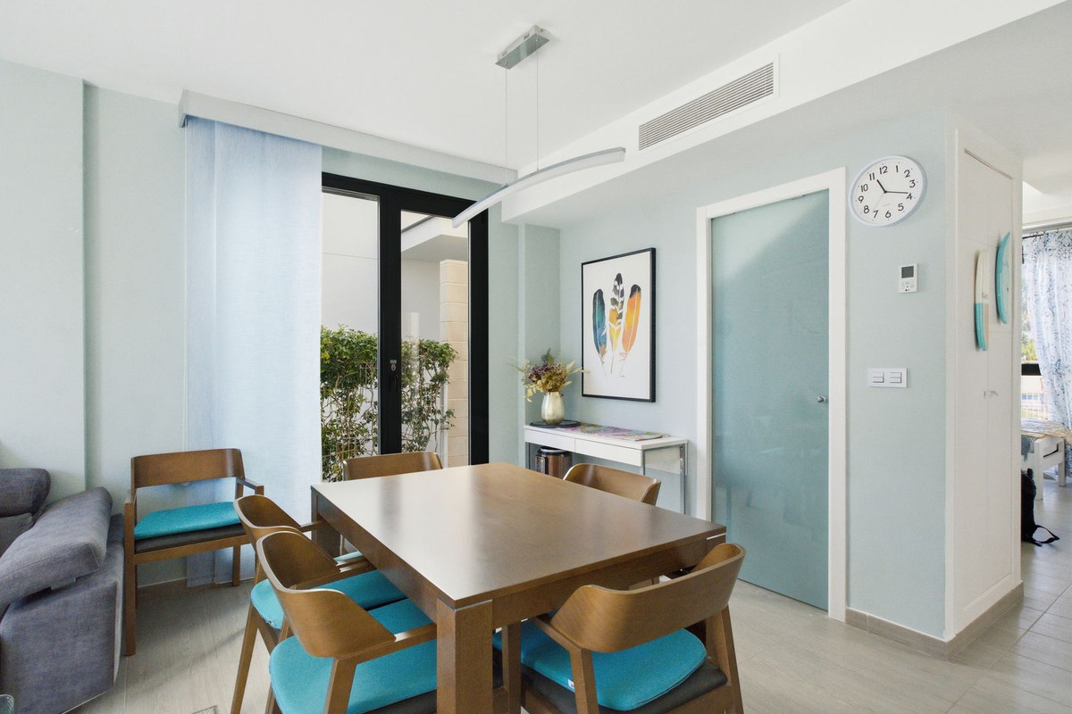 For sale - 3 Bedroom 2 Bathroom Detached Villa in Punta Prima  - Punta Prima  - Alicante