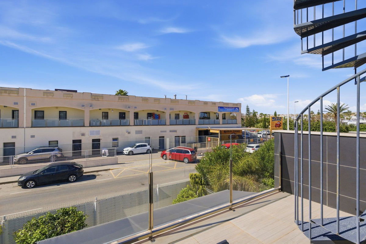 For sale - 3 Bedroom 2 Bathroom Detached Villa in Punta Prima  - Punta Prima  - Alicante