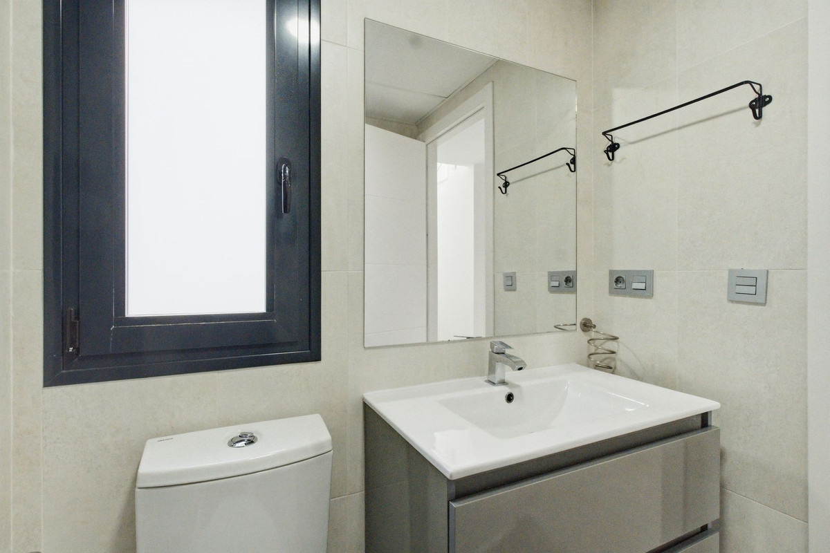 For sale - 3 Bedroom 2 Bathroom Detached Villa in Punta Prima  - Punta Prima  - Alicante