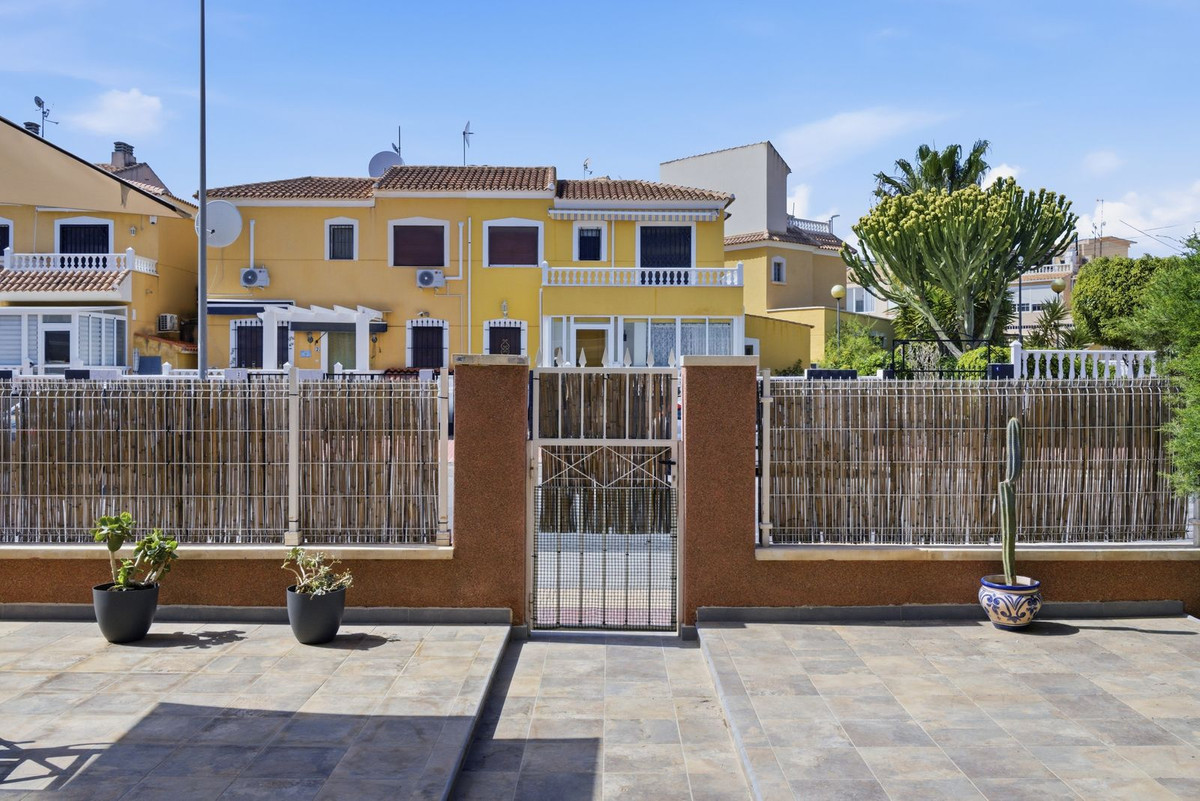 For sale - 2 Bedroom 2 Bathroom Ground Floor Apartment in Playa Flamenca - Punta Prima   - Alicante