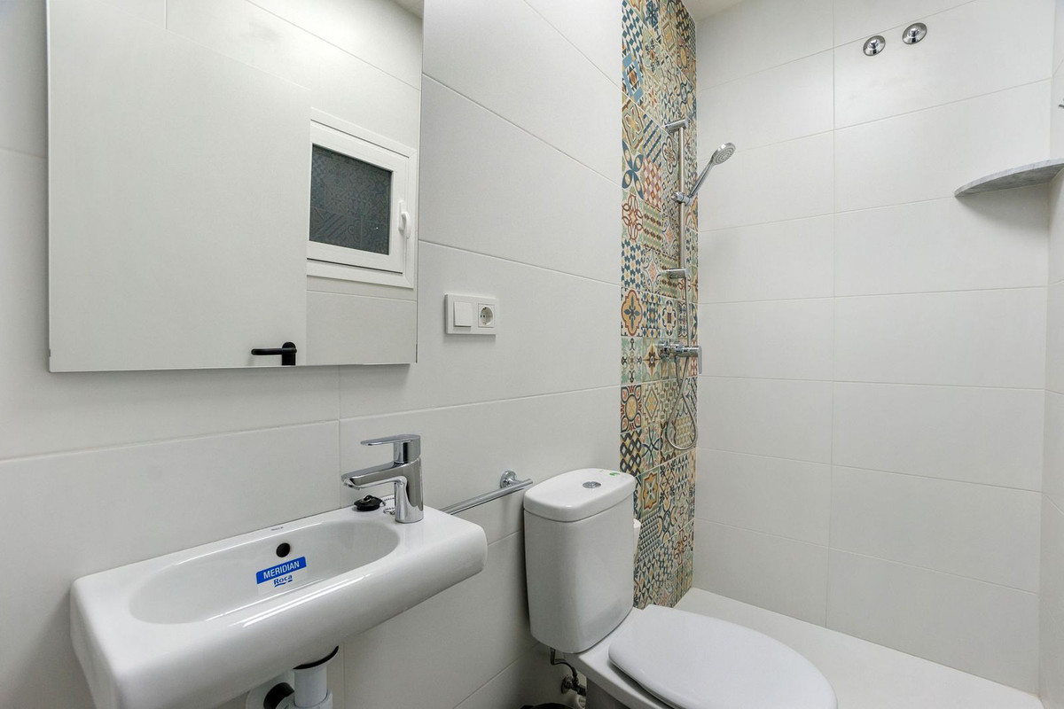 For sale - 2 Bedroom 2 Bathroom Apartment - Ground Floor Apartment in Torrevieja - Torrevieja Centro  - Alicante