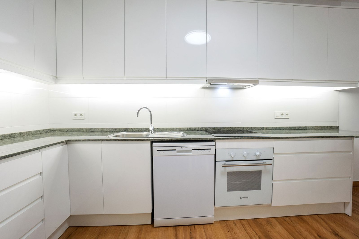 For sale - 2 Bedroom 2 Bathroom Apartment - Ground Floor Apartment in Torrevieja - Torrevieja Centro  - Alicante