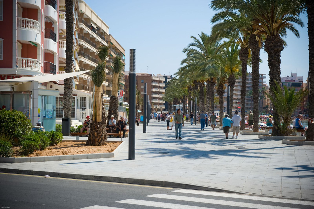 For sale - 2 Bedroom 2 Bathroom Apartment - Ground Floor Apartment in Torrevieja - Torrevieja Centro  - Alicante