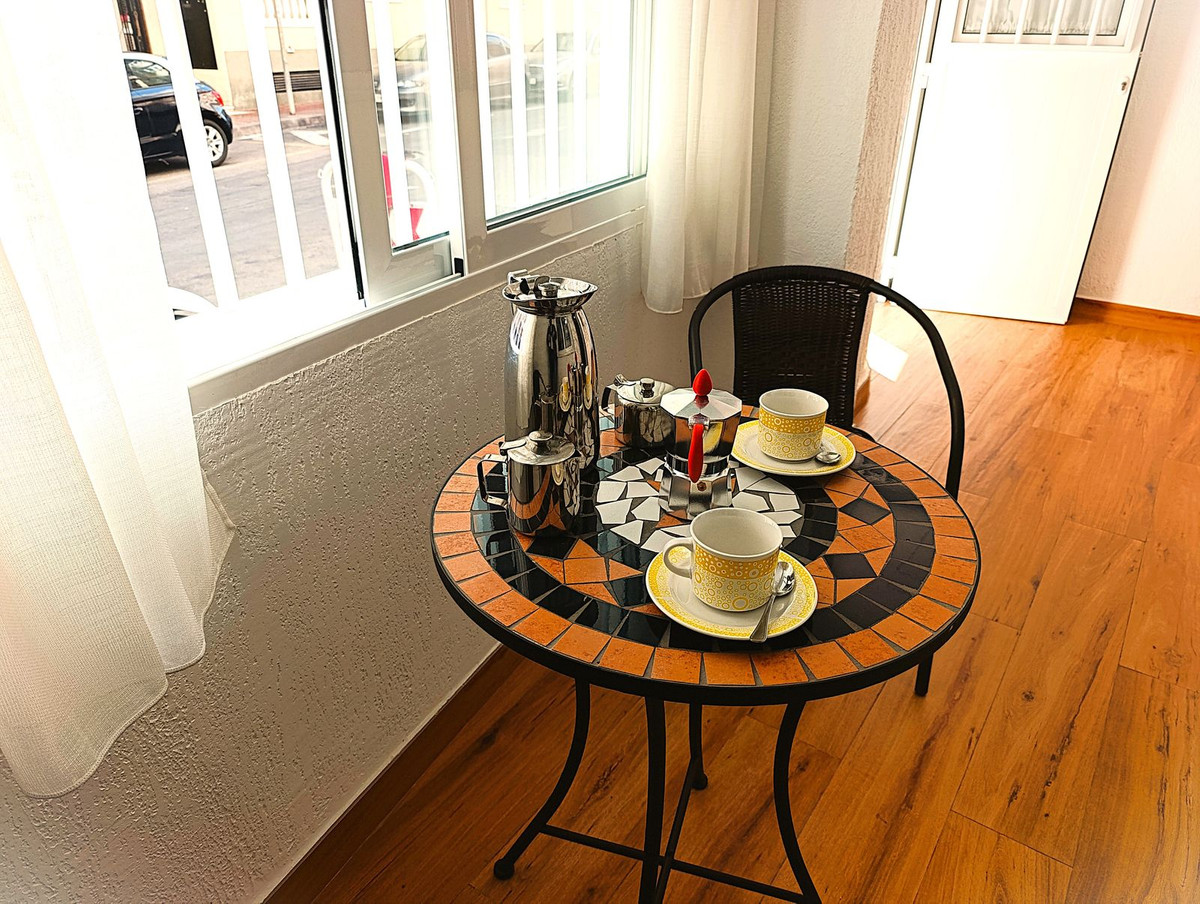 For sale - 2 Bedroom 2 Bathroom Apartment - Ground Floor Apartment in Torrevieja - Torrevieja Centro  - Alicante