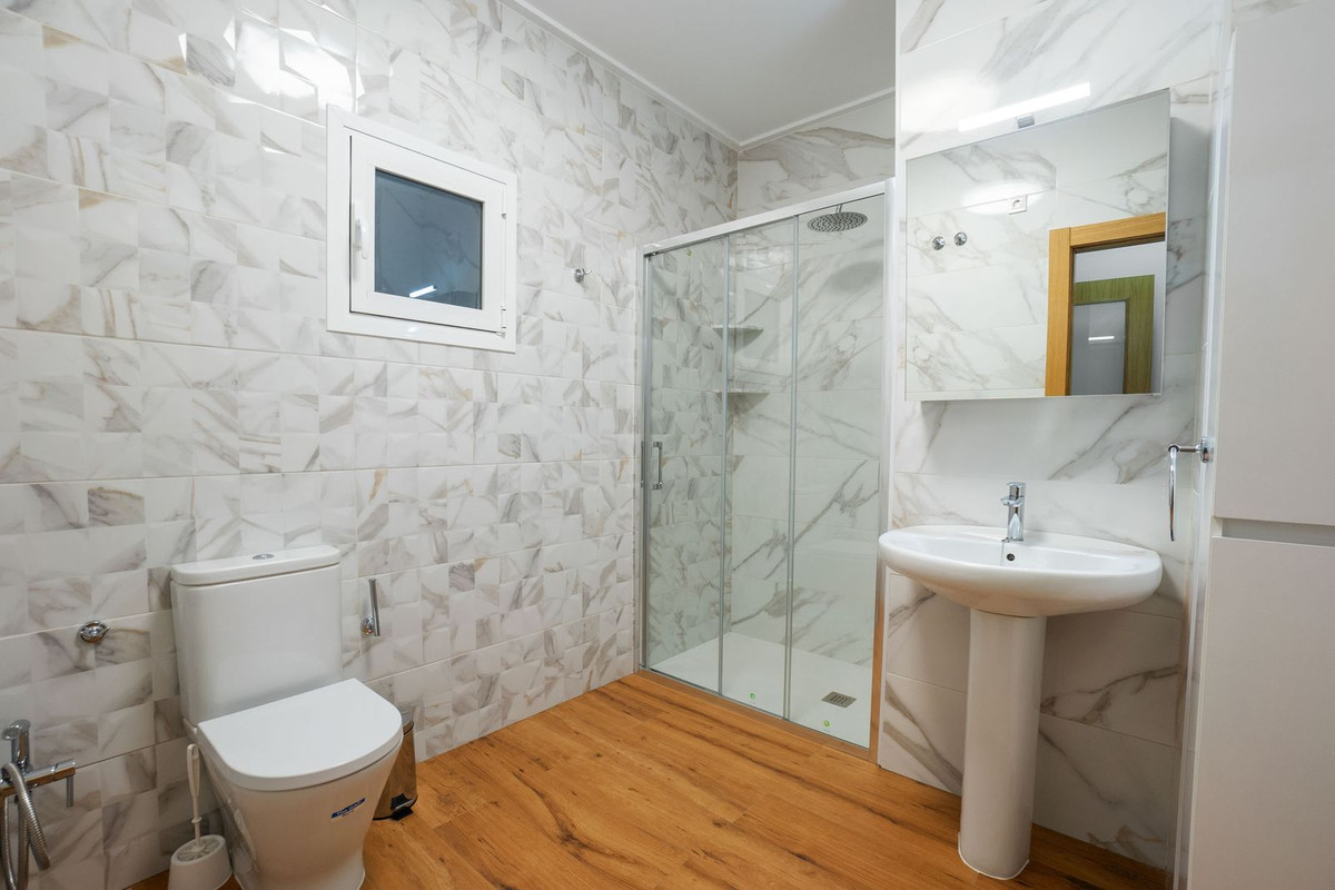 For sale - 2 Bedroom 2 Bathroom Apartment - Ground Floor Apartment in Torrevieja - Torrevieja Centro  - Alicante