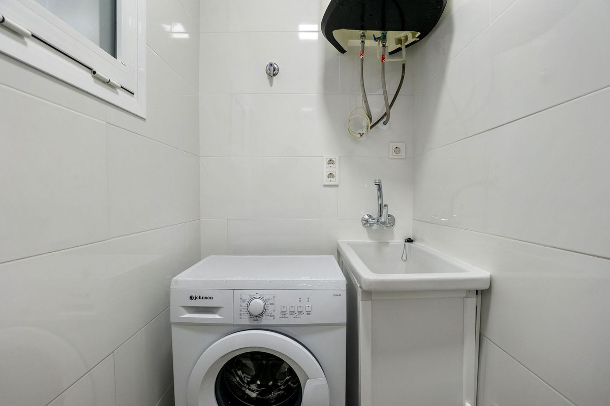 For sale - 2 Bedroom 2 Bathroom Apartment - Ground Floor Apartment in Torrevieja - Torrevieja Centro  - Alicante